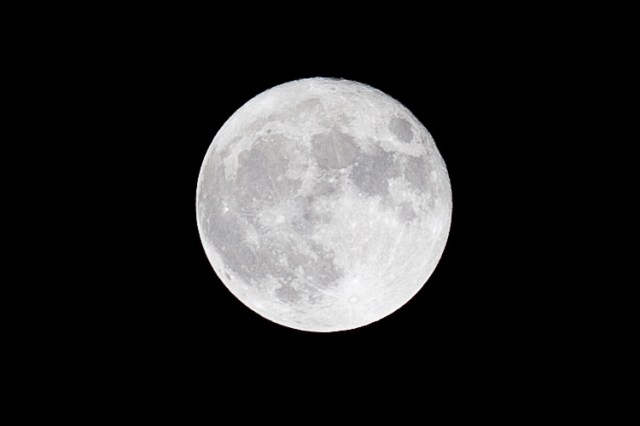 moon_20110320_5D2-200f28L